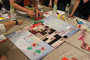 組員們積極討論案件排程