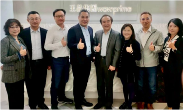 鼎新數智與王品合作推動智慧轉型合照